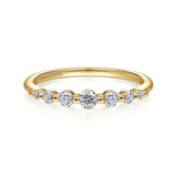 14K Yellow Gold Graduating Single Prong Diamond Band Ring